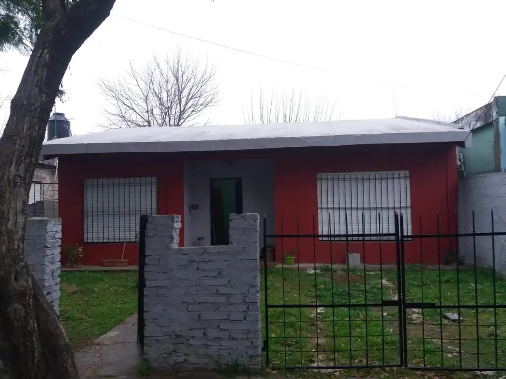 Venta Casa 3 ambientes udaondo Patio Parque Parrilla Cochera