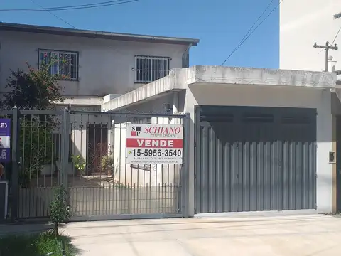 CASA EN DOS PLANTAS, CUATRO DORMITORIOS Y GARAGE.