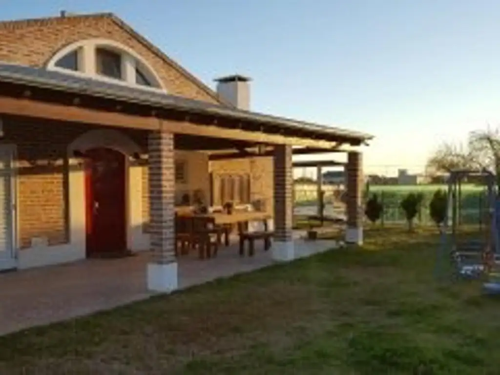 Casa , piscina en Nvo P. Belgrano