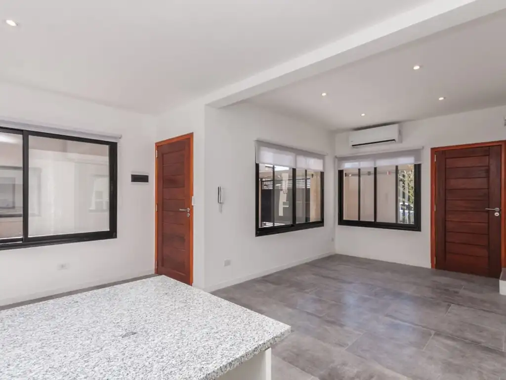 DUPLEX CON COCHERA Y PARRILLA A ESTRENAR