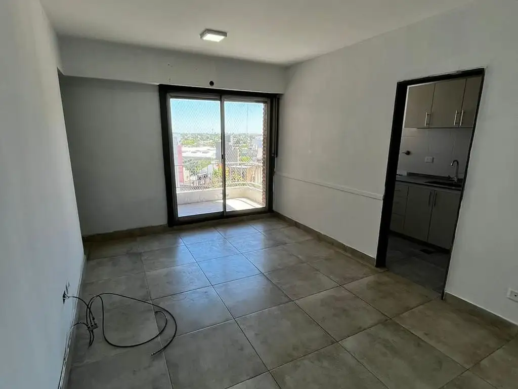 Departamento 3 ambientes con balcón y cochera en  Morón en venta - APTO CRÉDITO