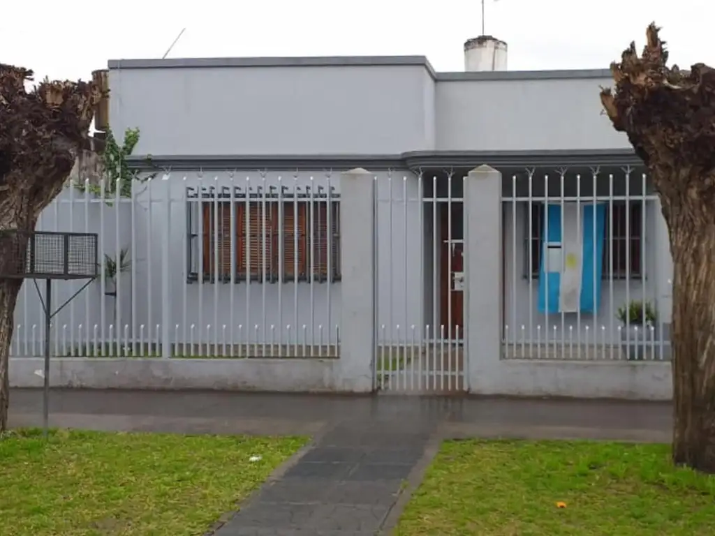 Casa 3 amb con jardín y cochera - Billinghurst - San Martín