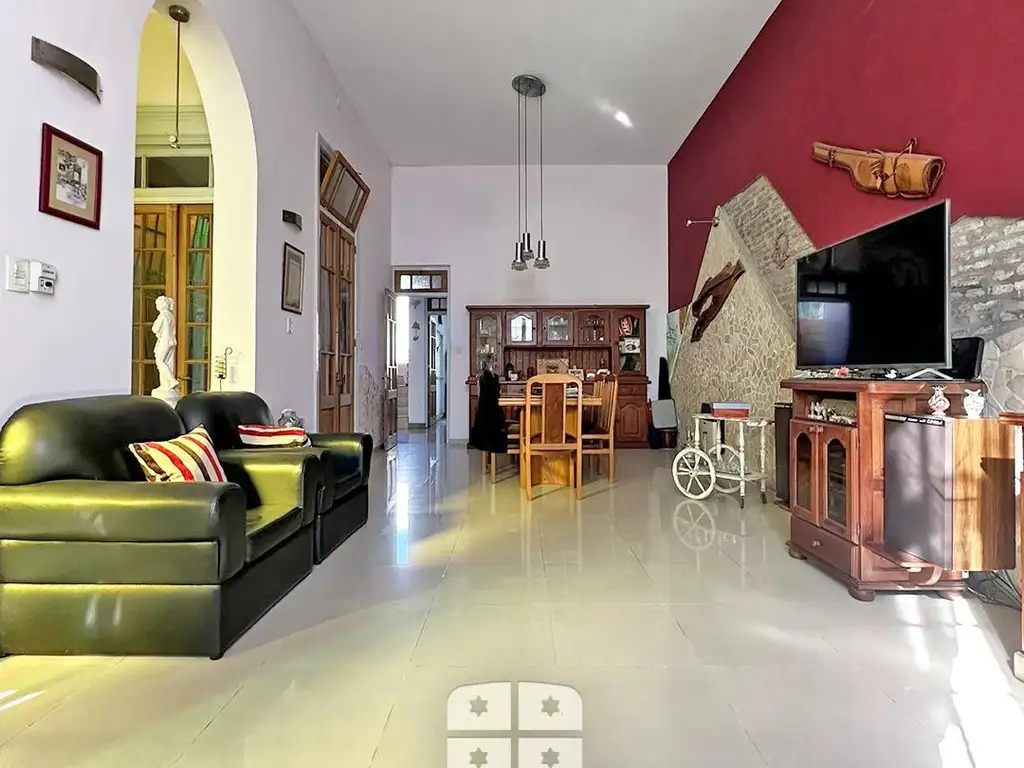 VENTA CASA EN EL CORAZON DE  ARROYITO