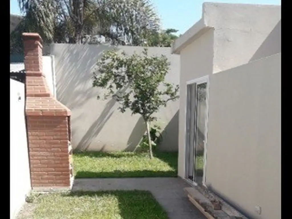 Excelente duplex de 3 amb.c/cochera y amplio fondo(RamosMejía)