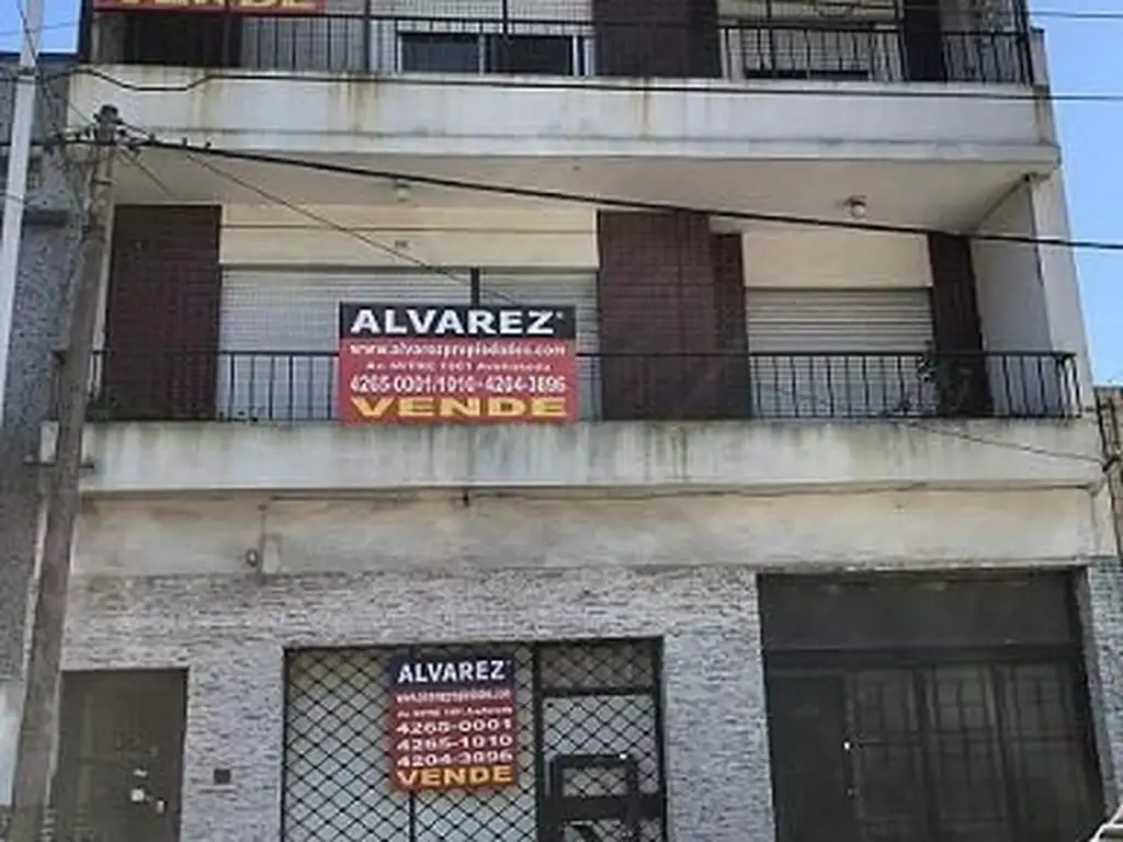 Piso de 3 amb., reciclado, alto metraje, s/expensas y a ½ cu