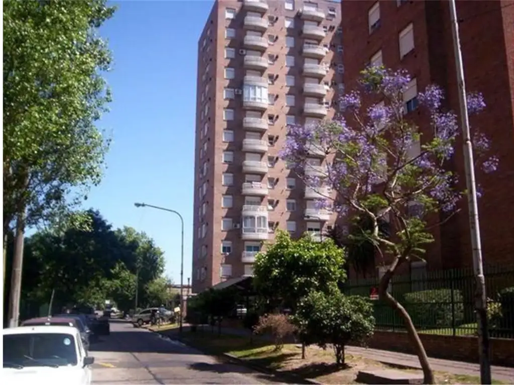 3 AMPLIOS Y LUMINOSOS AMBIENTES EN TORRE CON ESPACIOS VERDES