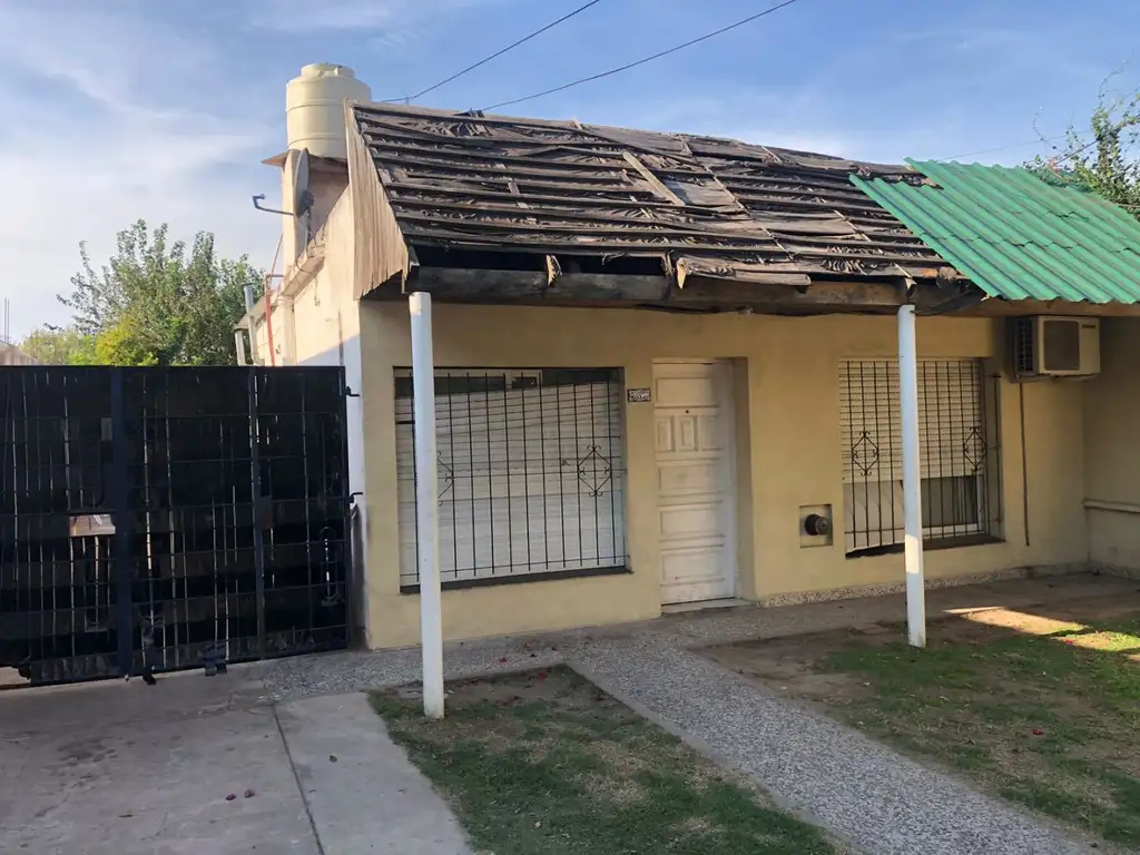 Casa - Venta - Argentina, Quilmes - Calle Avenida Caseros 1653