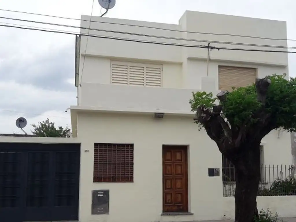 VENTA CASA 3 DORM 80 E/ 123  Y 124. BERISSO