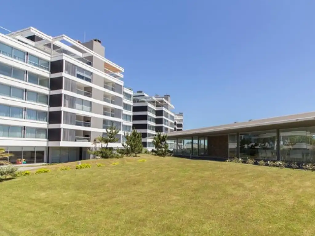 VENTA DE DEPARTAMENTO, 3 DORMITORIOS Y DEPENDENCIA, PUNTA DEL ESTE