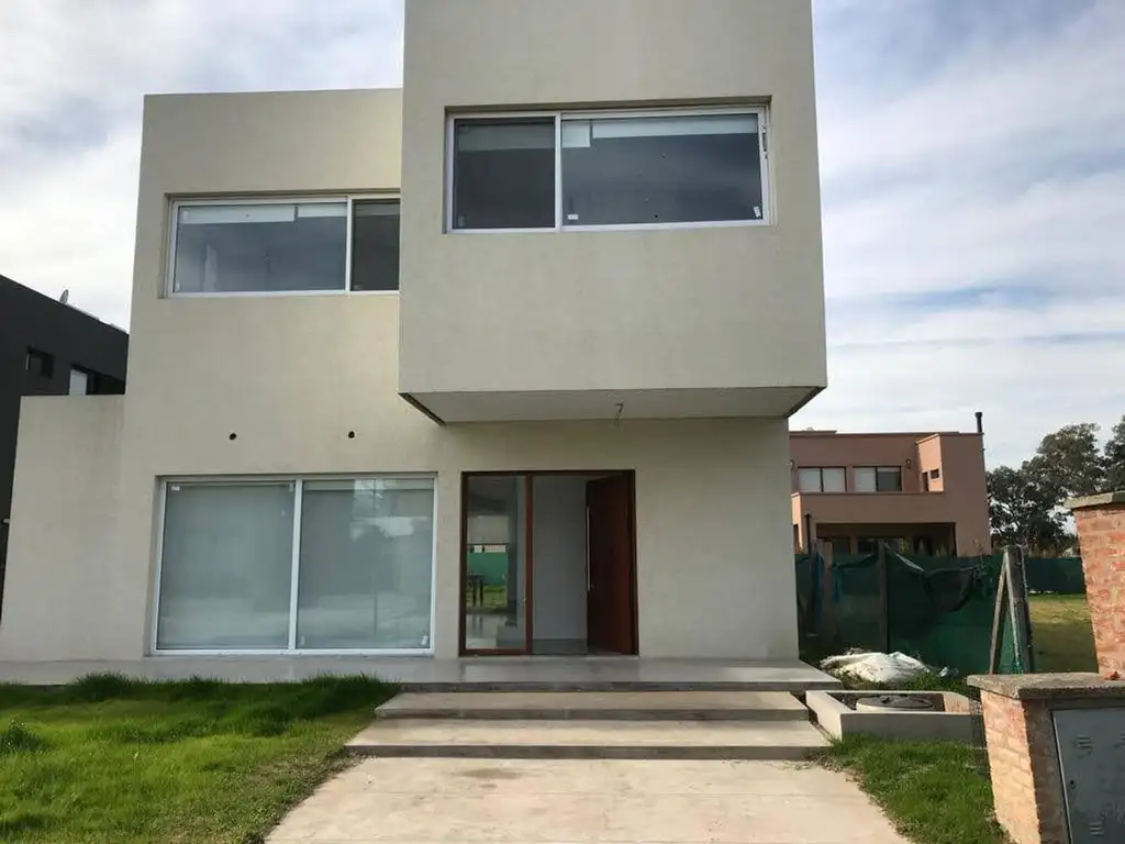 Casa en venta a estrenar pileta Bº Vila Marina 1, Villanueva