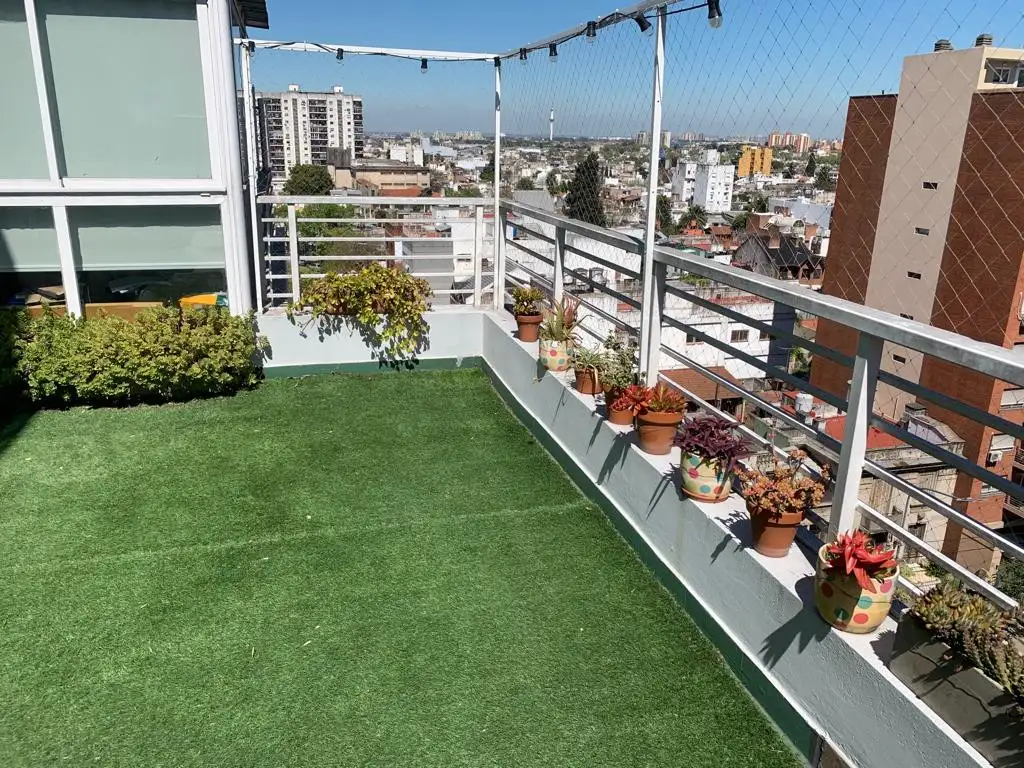 3 Ambientes con  Terraza y Parrilla   Semipiso muy luminoso