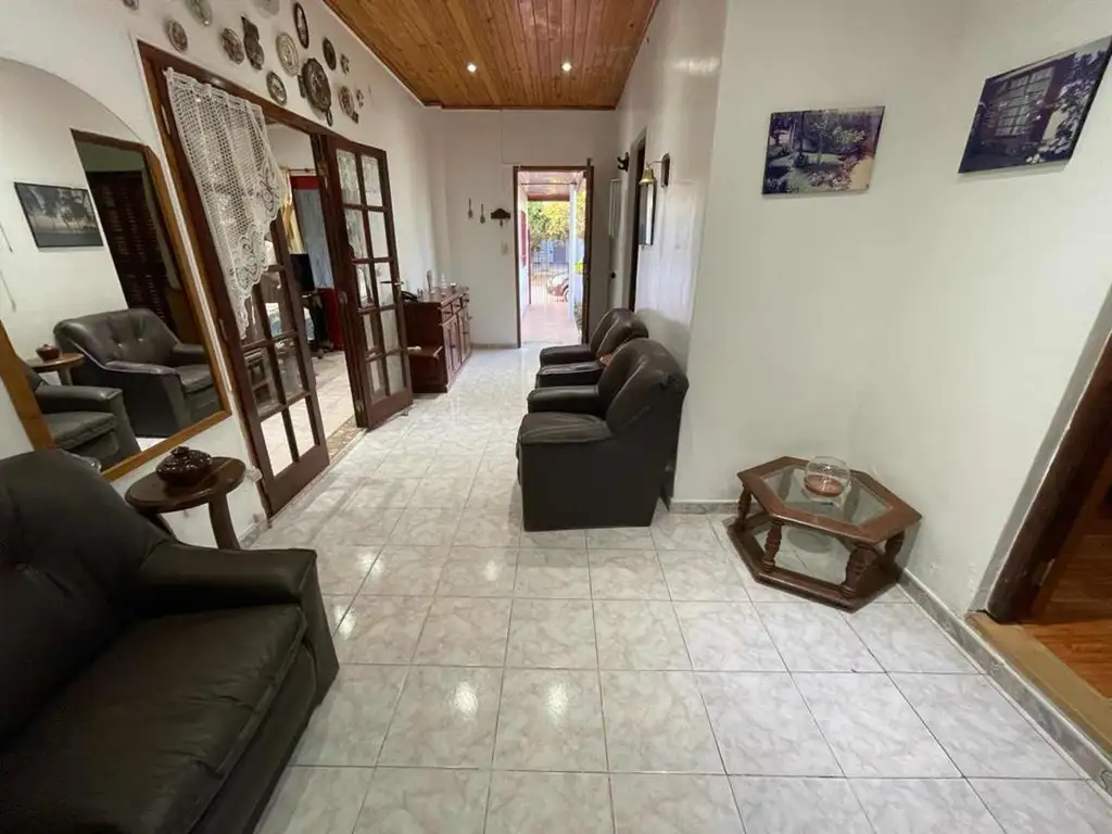 Casa en venta - 2 Dormitorios 2 Baños - 304Mts2 - Berisso