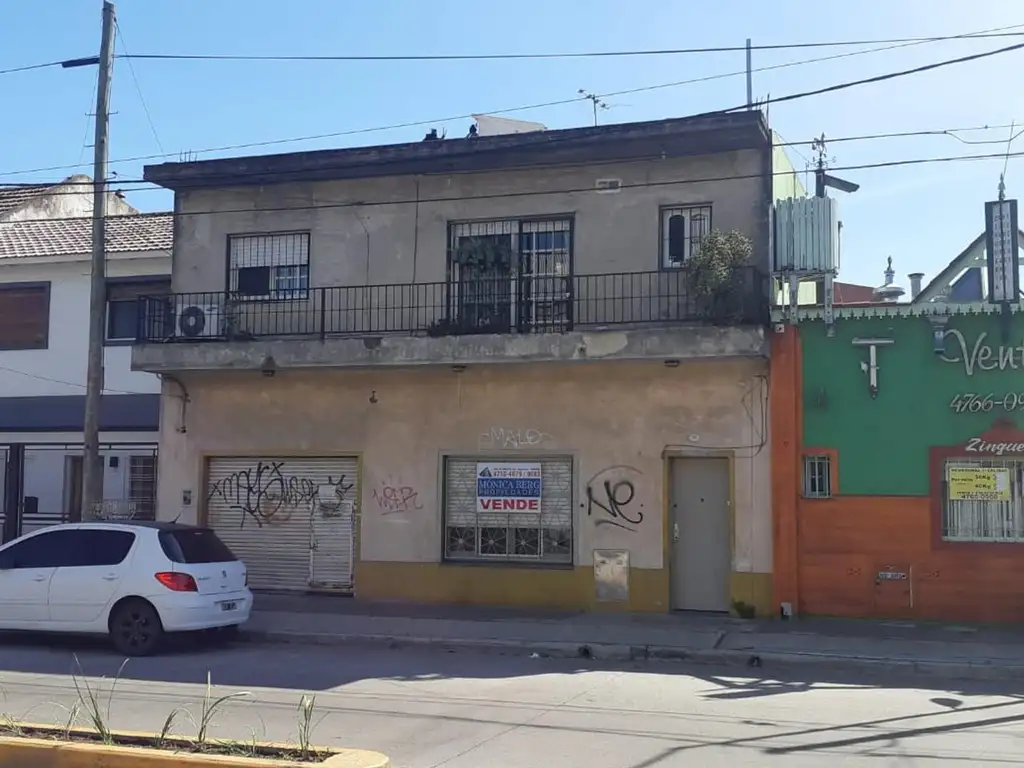 Venta de Departamento en Block con local