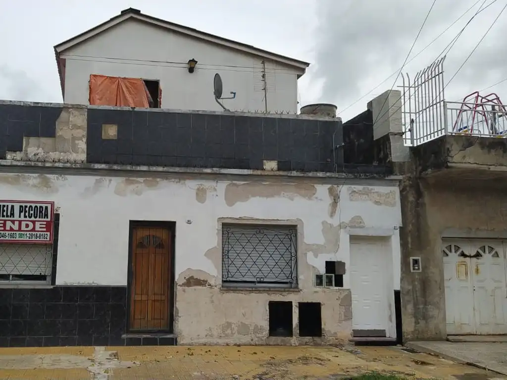 CASA DE 3 AMBIENTES EN PB Y DPTO DE 2 AMB EN PLANTA ALTA