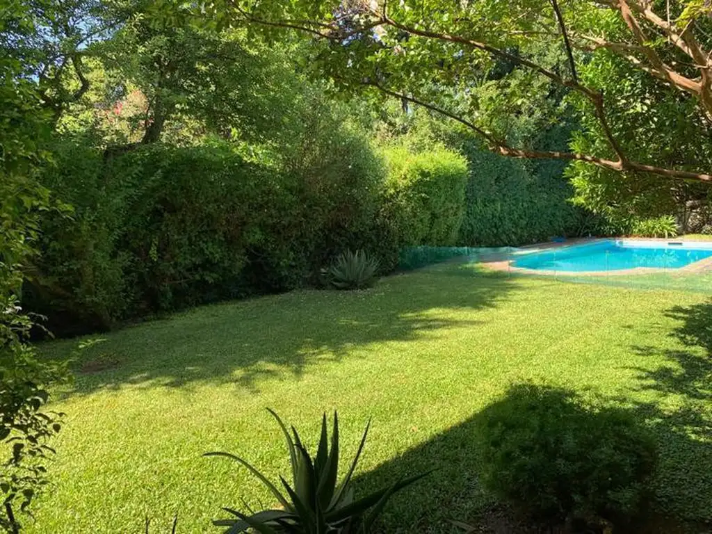 Lindísima casa en Martinez con jardin y Pileta