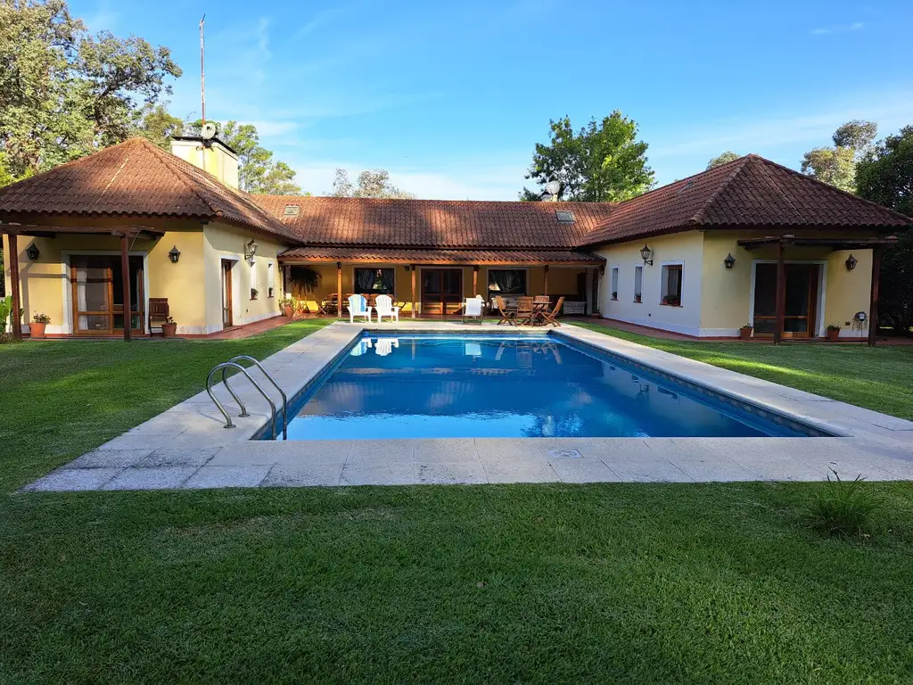 Casa en country "Las Praderas", de Luján