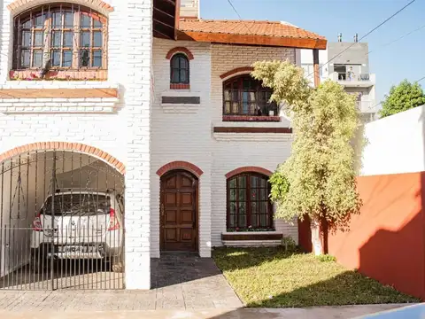 A ESTRENAR 4 AMB + ESCRITORIO GARAGE4 baños suite vestidor 2 PATIOS y TERRAZA CON QUINCHO