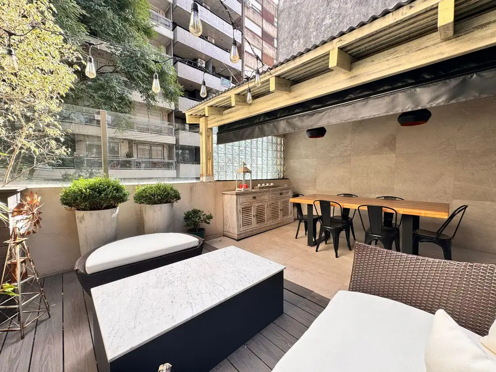 VENTA - Casa al frente con tres dormitorios, oficina, patio y quincho, en pleno Centro de Rosario