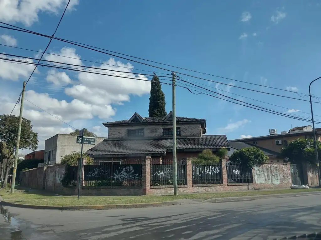 CASA | 4 AMB | 3 DORM | 145 m2 | LOTE 600 M2