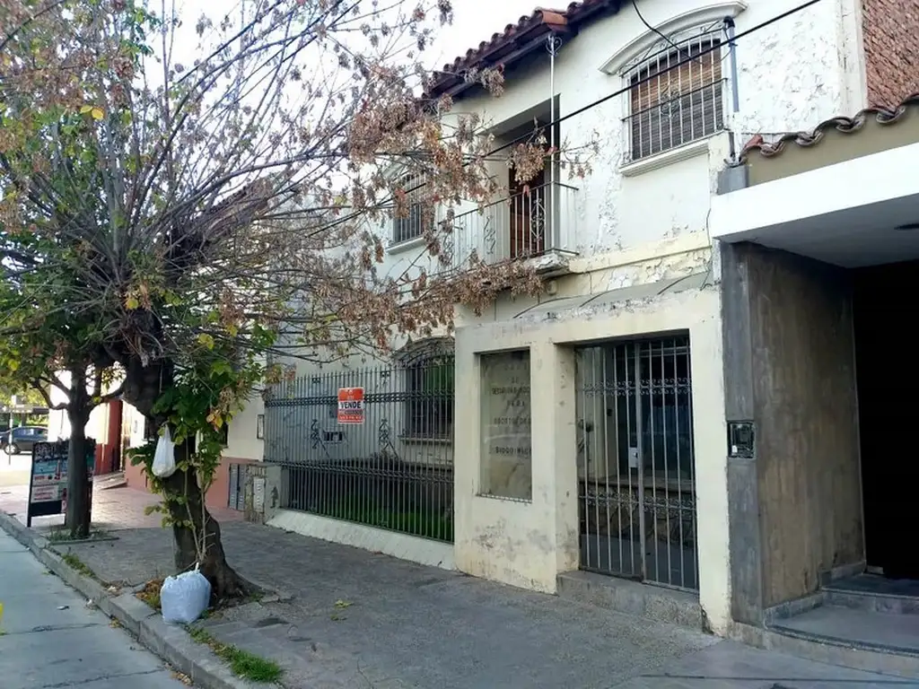 Hermosa casa céntrica. Ideal uso institucional. Amplios ambientes. Inmejorable ubicación