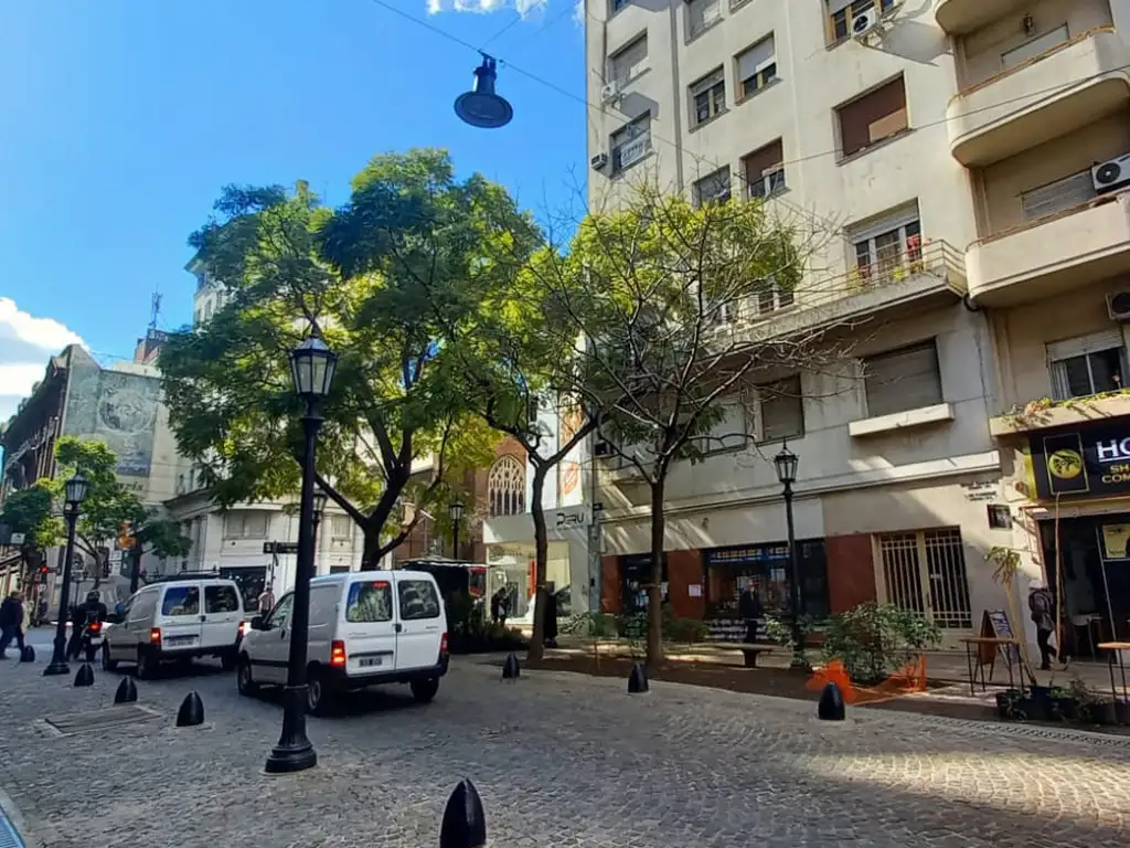 departamento 4 ambientes con dependencia de servicio, Calle Perú y Av. Belgrano!