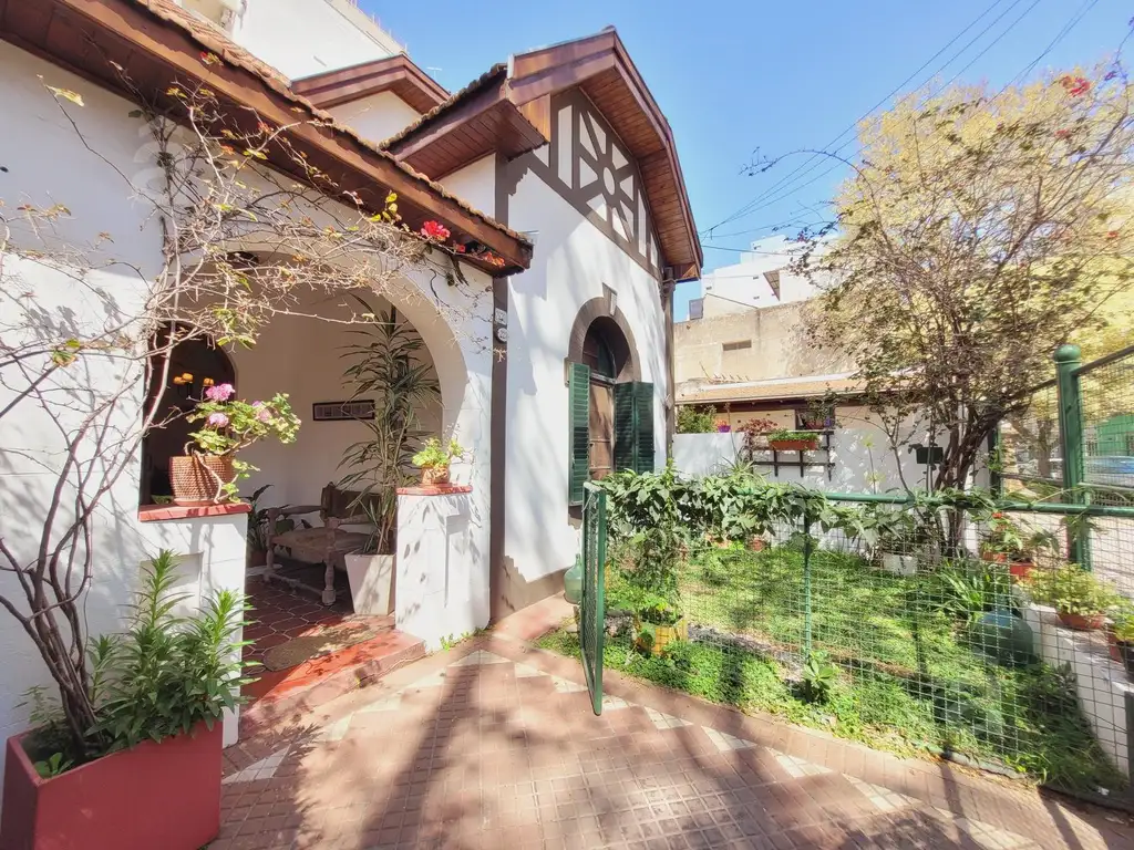 Casa en Villa Ballester - Venta - Cuatro Ambientes.