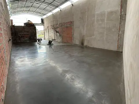 ALQUILER DE GALPON A ESTRENAR SOBRE AUTOPISTA, ZONA INDUSTRIAL, 300M2, TRIFASICA, GAS, CLOACA