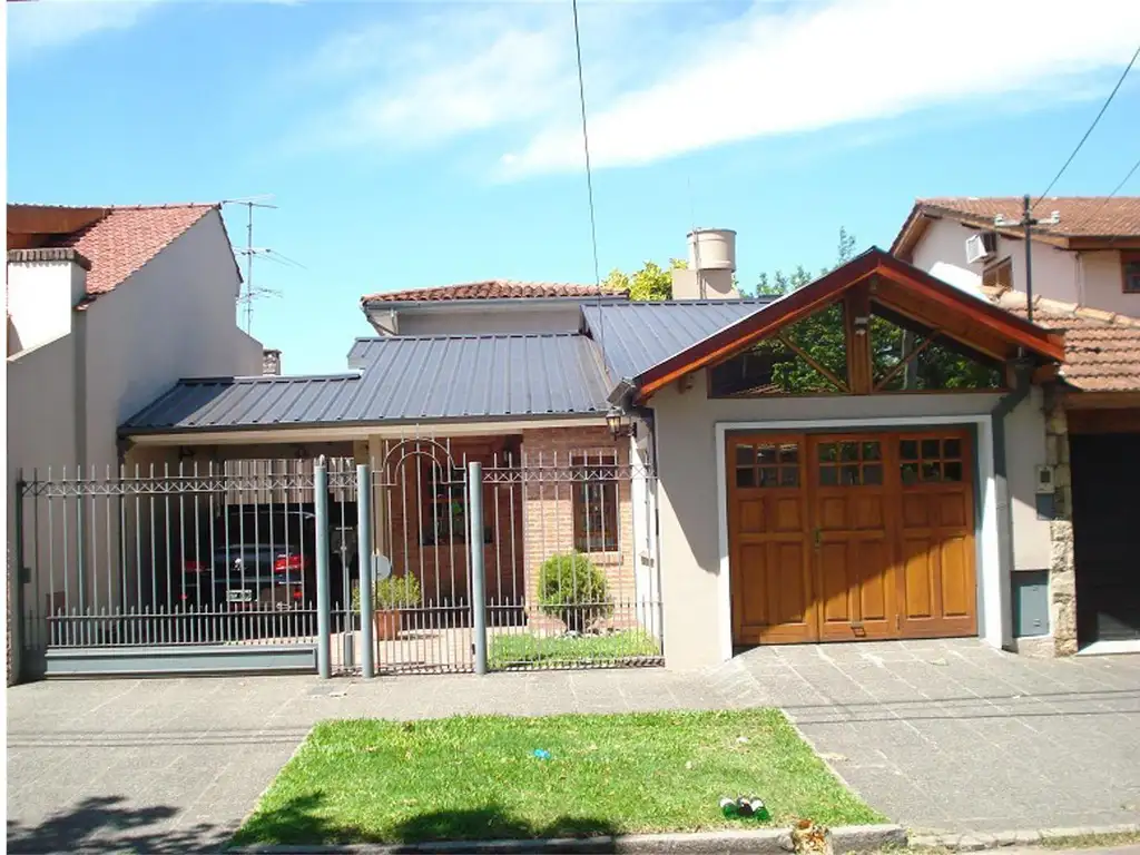 Hermoso Chalet  en 2 plantas  5 Amb