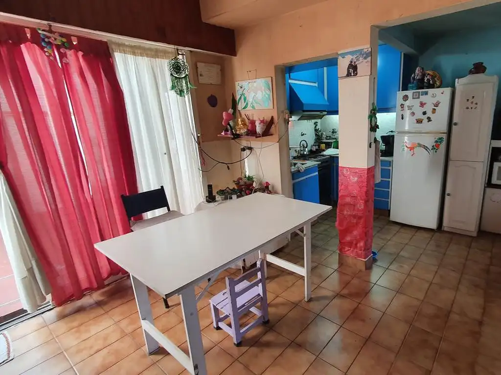 PH tres ambientes con dos patios, lavadero y parrilla-en venta