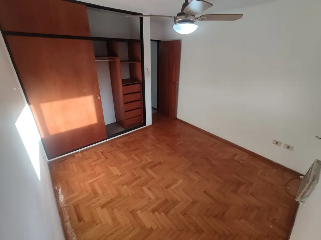 SEMIPISO BARRIO ABASTO 1 dorm. APTO BLANQUEO