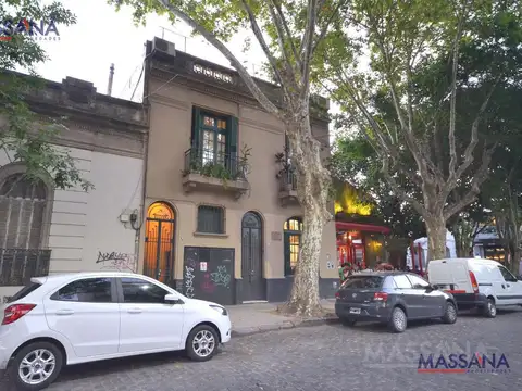 Unico local más vivienda de 350m2 cub. sobre lote propio