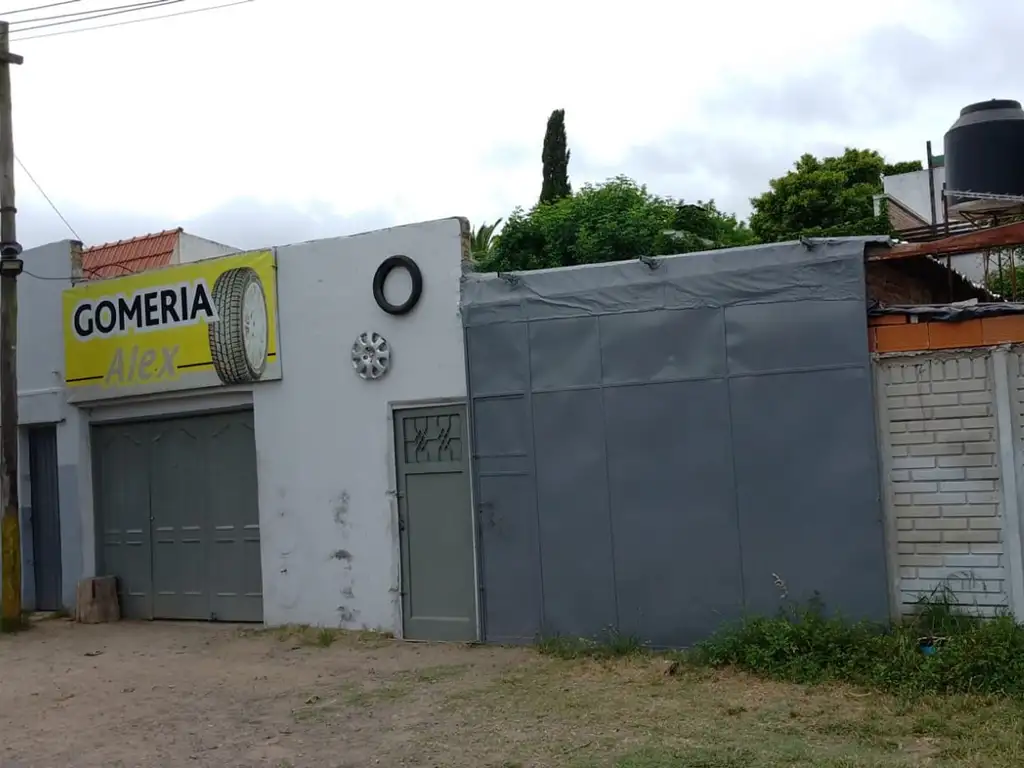 Galpón con vivienda en Lote de 300m2. LOS HORNOS