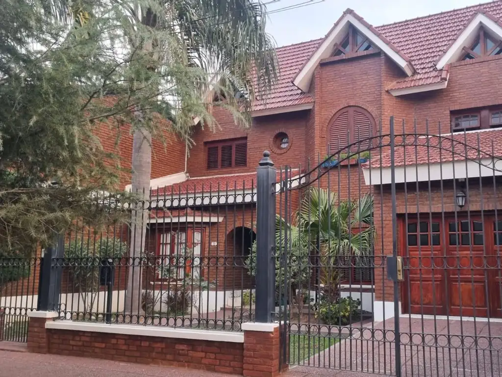 Venta Casa 4/5 dormitorios y piscina en Guadalupe