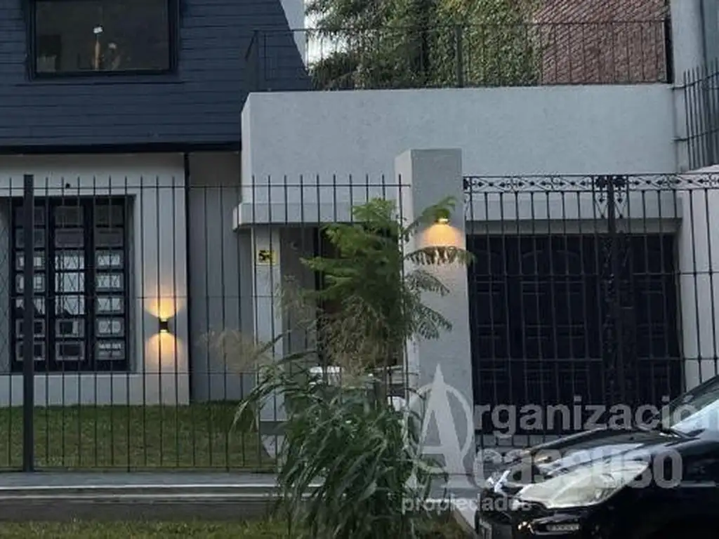 Casa en Venta - Acassuso - Av Libertador hacia el Río