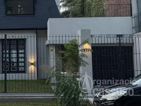 Casa en Venta - Acassuso - Av Libertador hacia el Río