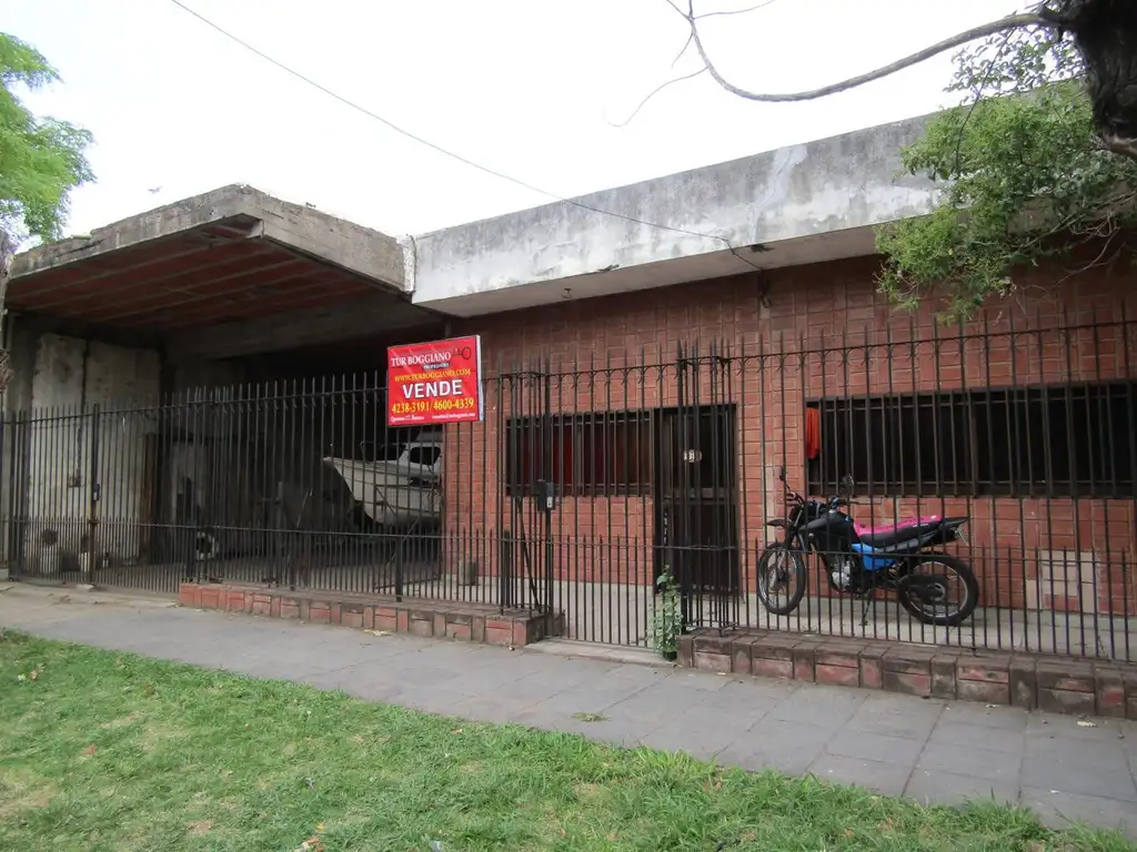 VENTA DE LOCAL CON VIVIENDA EN BURZACO