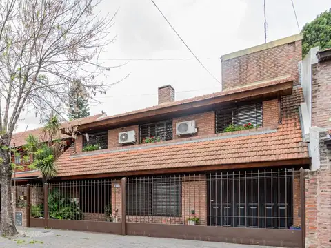 Excelente casa multifamiliar en Villa Adelina