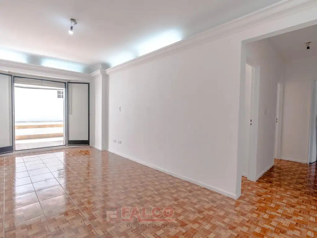 Rivadavia 6700 - Patio - 4 amb c dep - apto profesional o vivienda - Seguridad