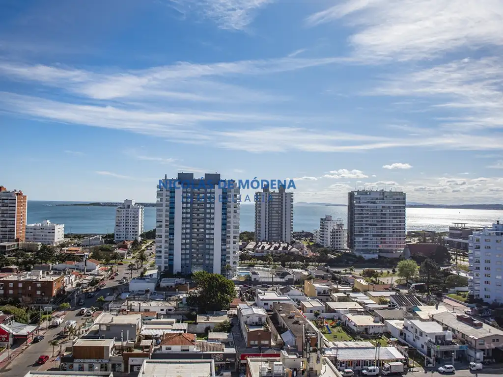 Piso alto con vista panoramica, 1 dormitorio y medio en venta. Punta del Este