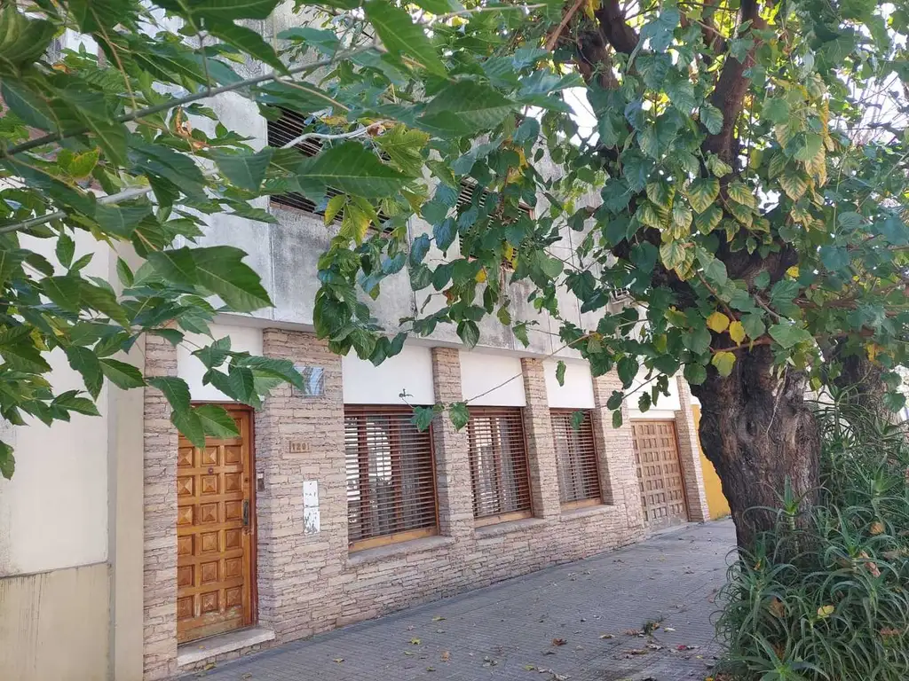 Casa en Venta en La Plata [Cod: ]