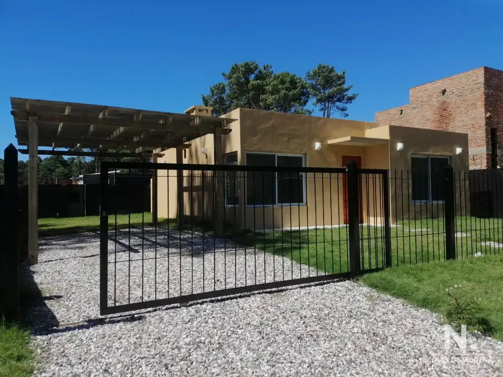 Casa a estrenar en Barrio Pinares