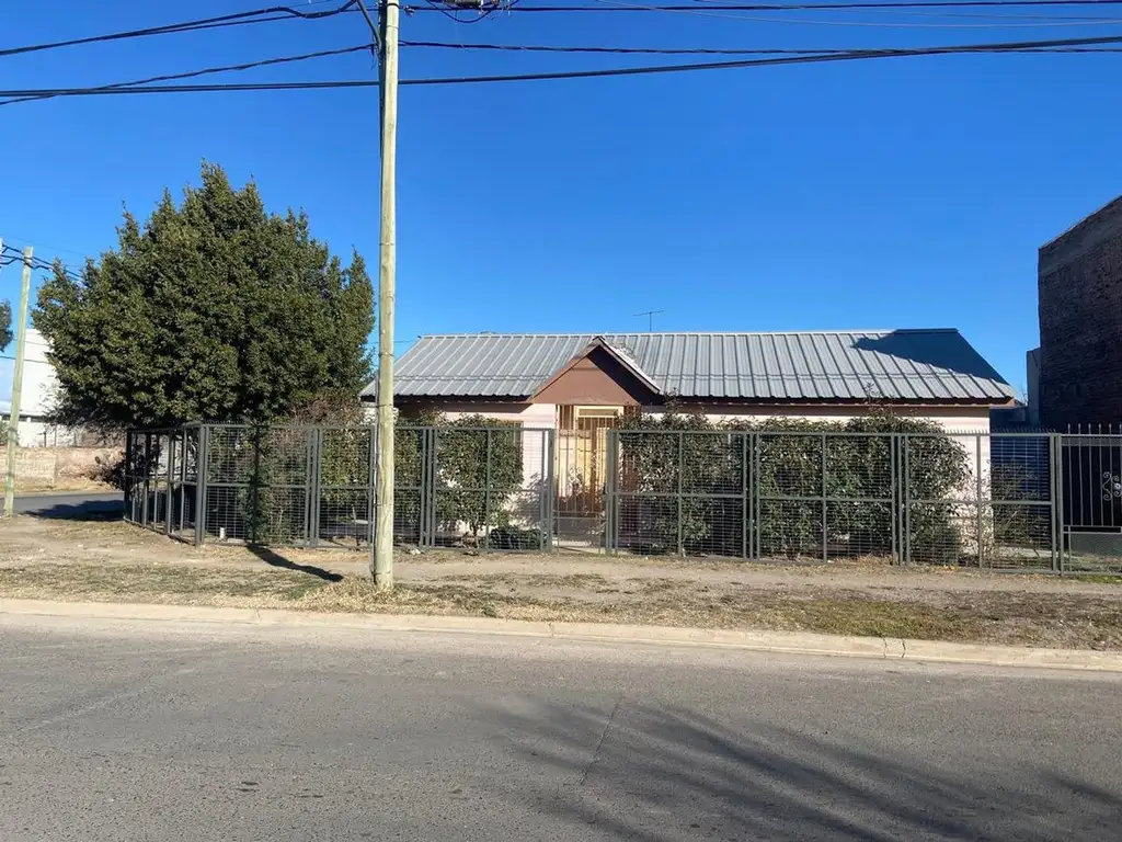 VENTA 2 CASAS CON LOCAL COMERCIAL, NEUQUÉN