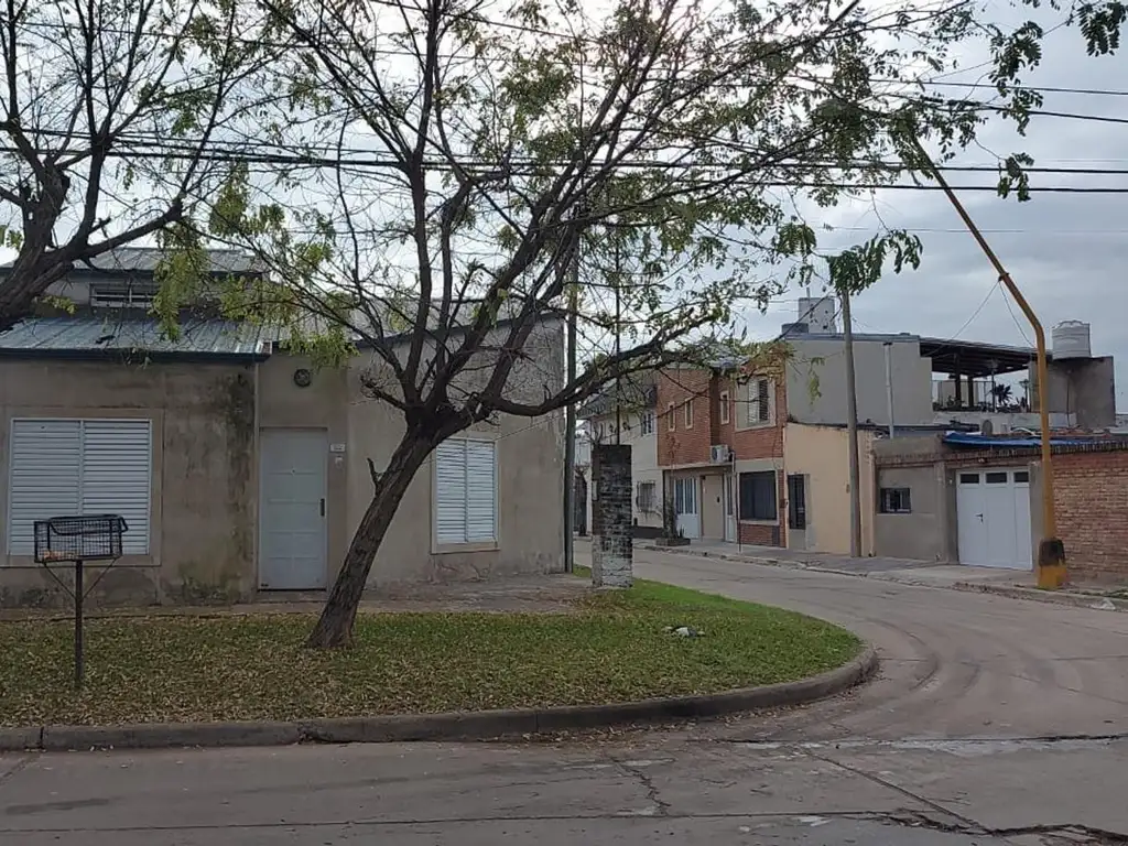 Casa de 3 dormitorios en barrio Guadalupe Oeste