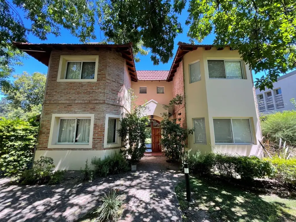 Casa en Alquiler totalmente equipada. "Todo lo que esperas encontrar en una casa".-