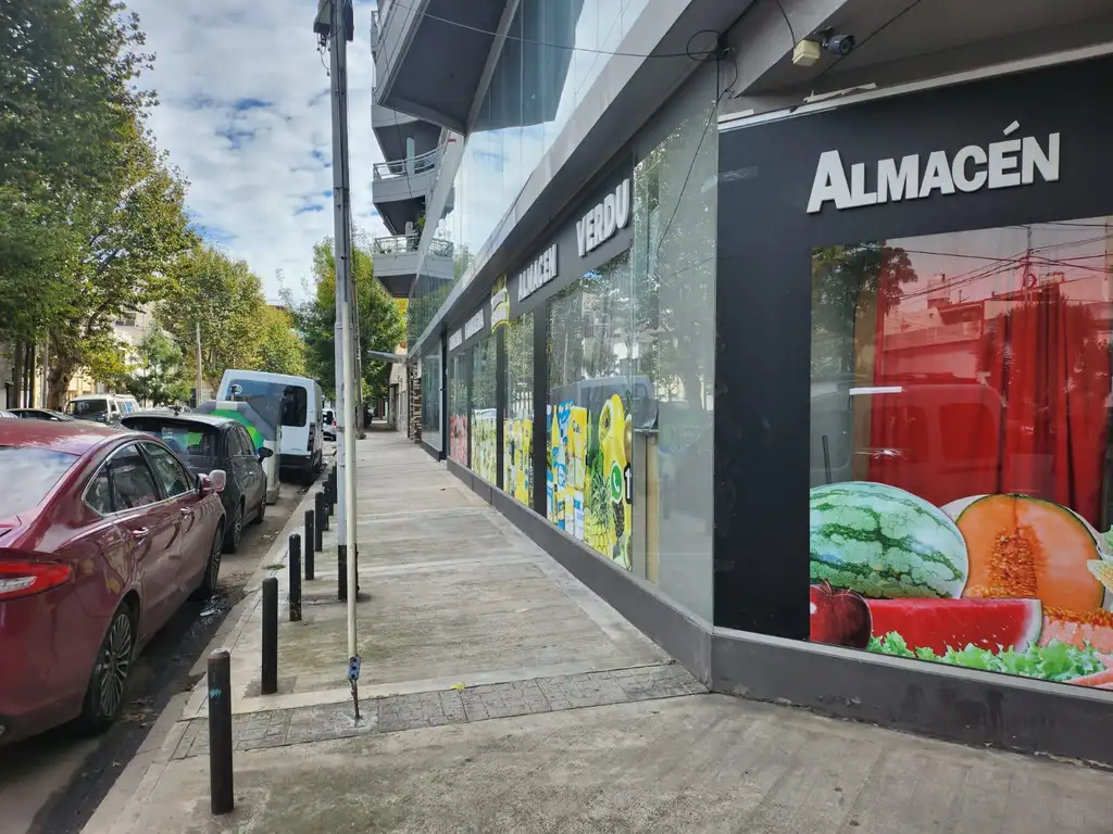 Arenales 300, Avellaneda ¡Local Comercial de 133m2 a la Venta, Centro de Avellaneda!