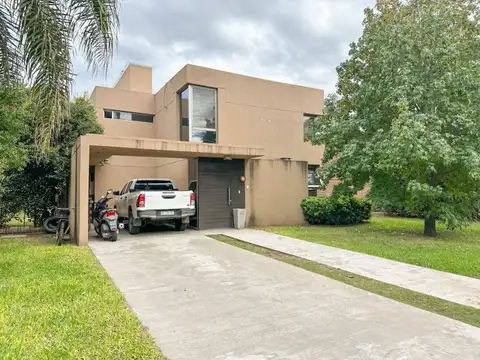 Casa 4 dormitorios en barrio San Marino