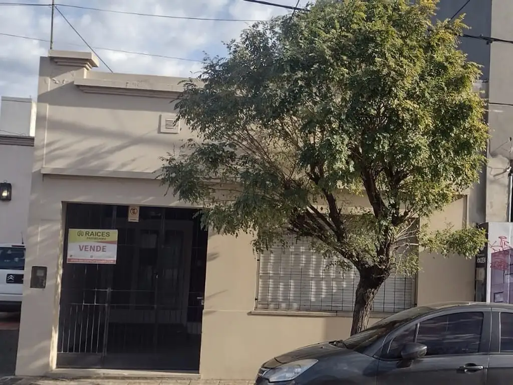 Casa en Venta en muy buen estado. Zona Céntrica de Lujan