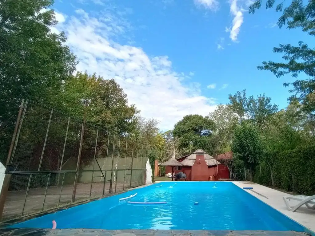 Casa en venta - 3 Dormitorios 3 Baños - 2.000Mts2 - Abasto, La Plata