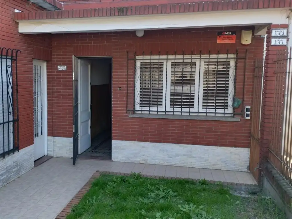 Venta de PH 3 ambientes con garaje y jardin en wilde APTA CR