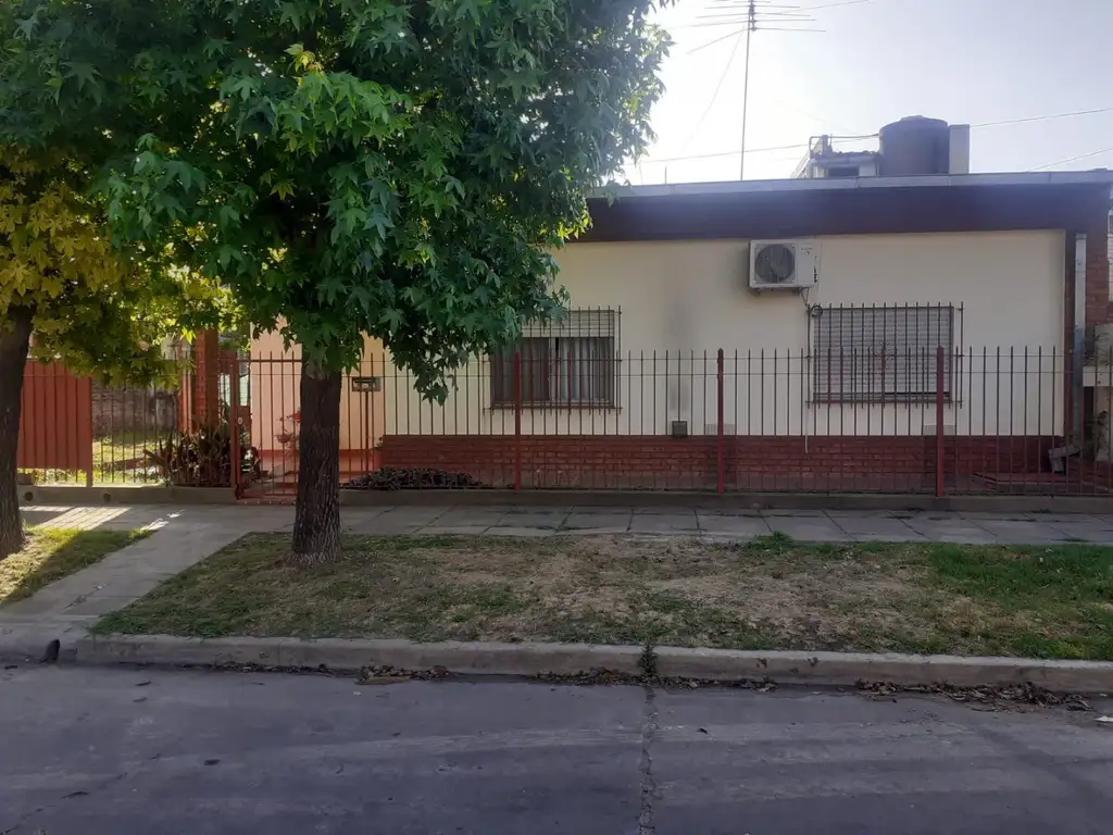 Casa Americana 4 Ambientes en Venta - Castelar Sur